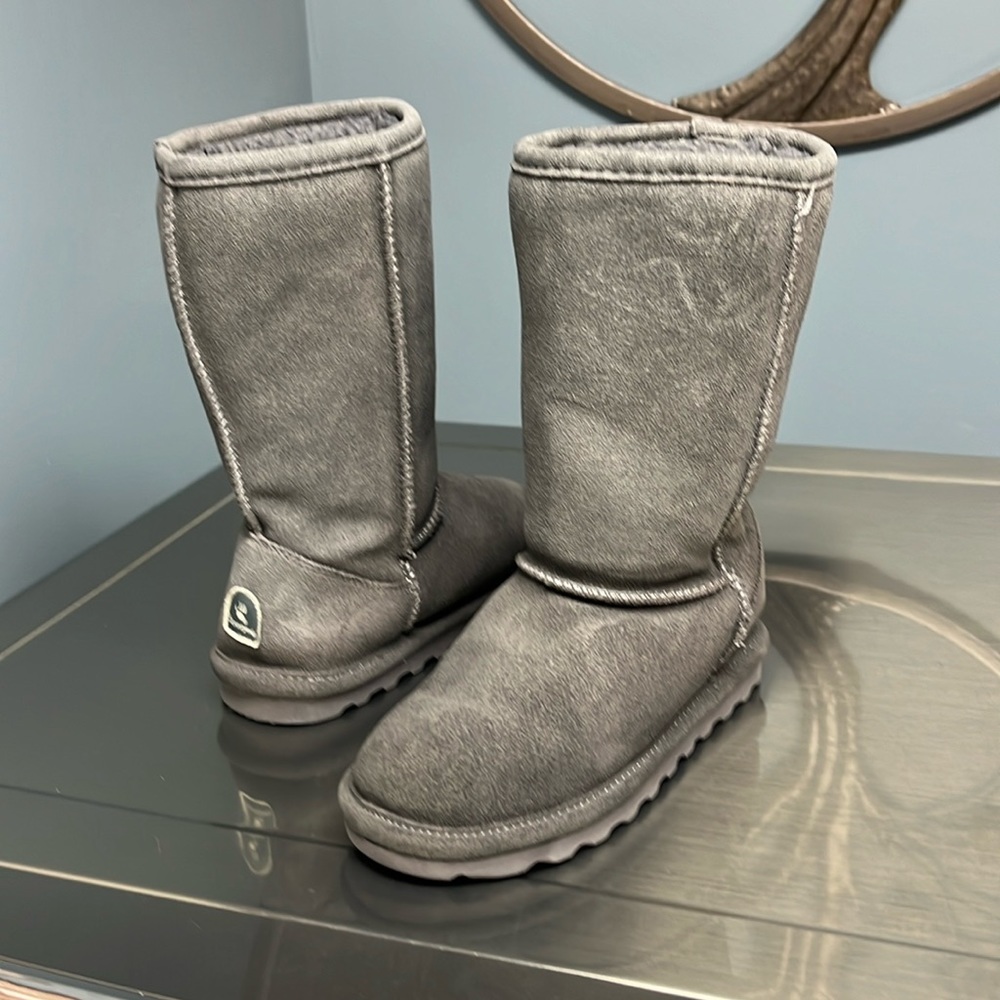 Bear paw size 2 girl